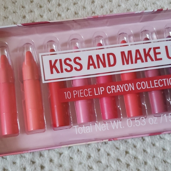 Kiss and make up 10 piece lip crayon collection - Picture 2 of 3
